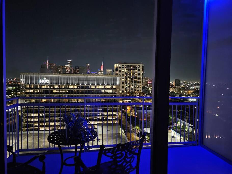 Appartement Luxury Highrise In Midtown - Skyline Views And Chic Decor à Houston Extérieur photo