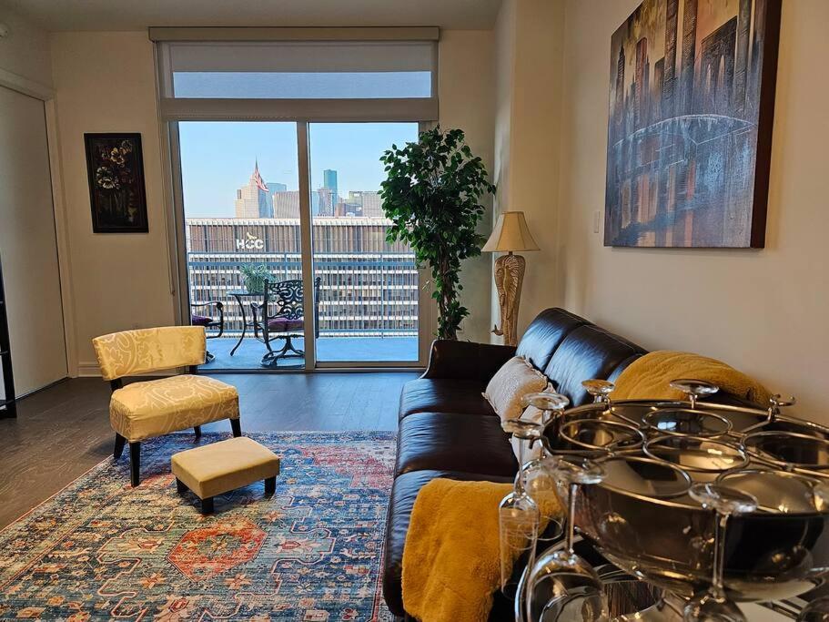 Appartement Luxury Highrise In Midtown - Skyline Views And Chic Decor à Houston Extérieur photo