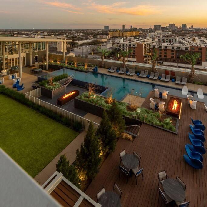 Appartement Luxury Highrise In Midtown - Skyline Views And Chic Decor à Houston Extérieur photo