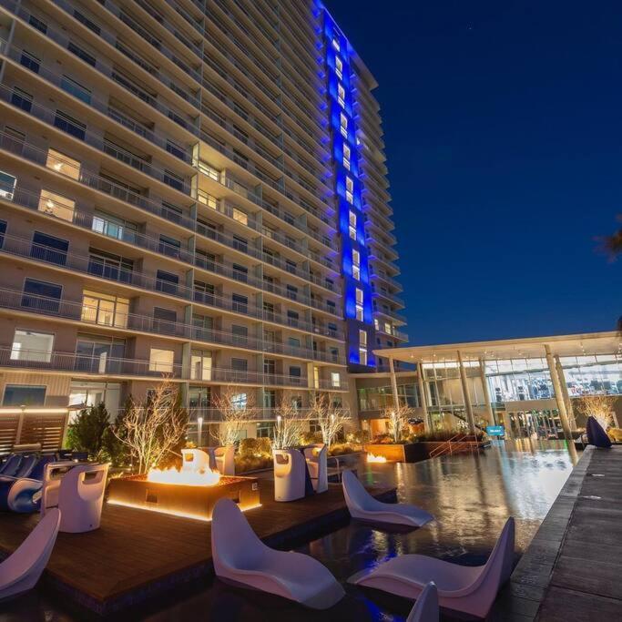 Appartement Luxury Highrise In Midtown - Skyline Views And Chic Decor à Houston Extérieur photo